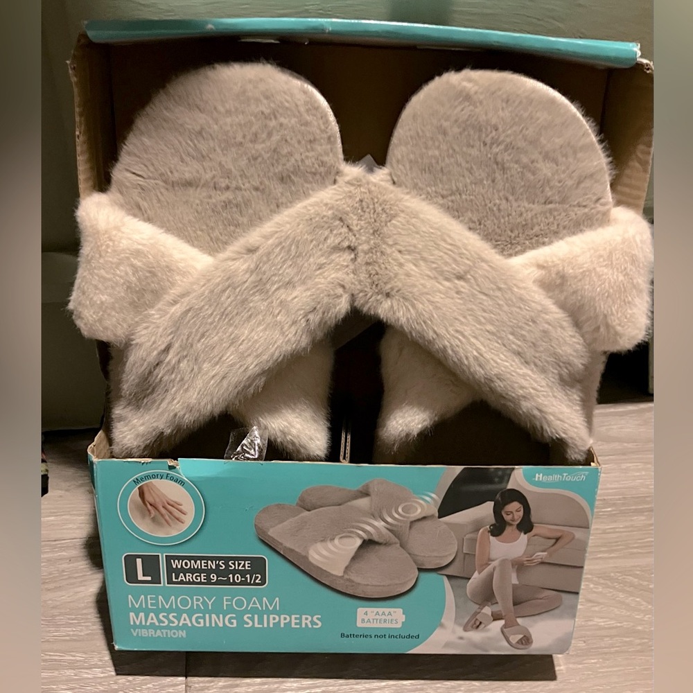 Memory foam massaging slippers-NWT
